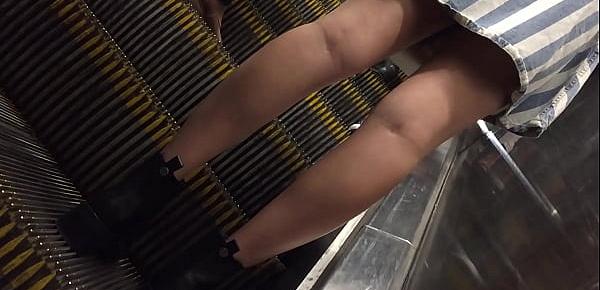  NYC Subway upskirt voyer Part 2